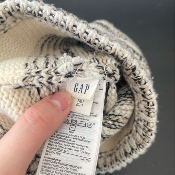 Gap Striped Neutral Winter Hat / Beanie - Picture 2 of 3